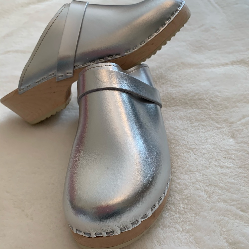 Lotta from Stockholm shiny silver clogs Size 8 /38